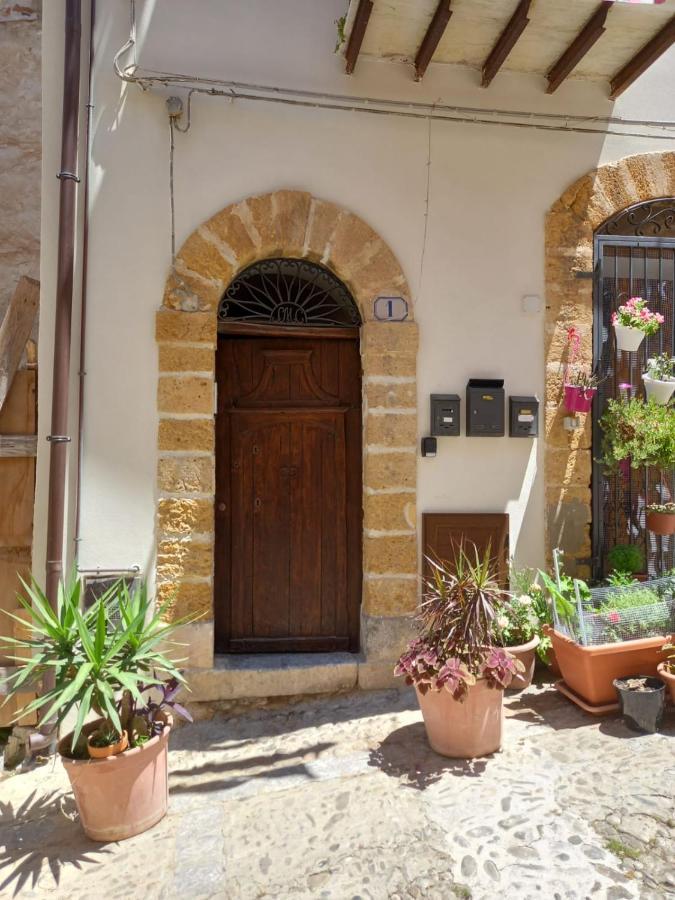 Balcone Delle Mura Cefalu Luaran gambar